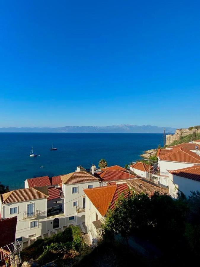 Blu Blu Apartment With Castle View Koróni Exterior foto